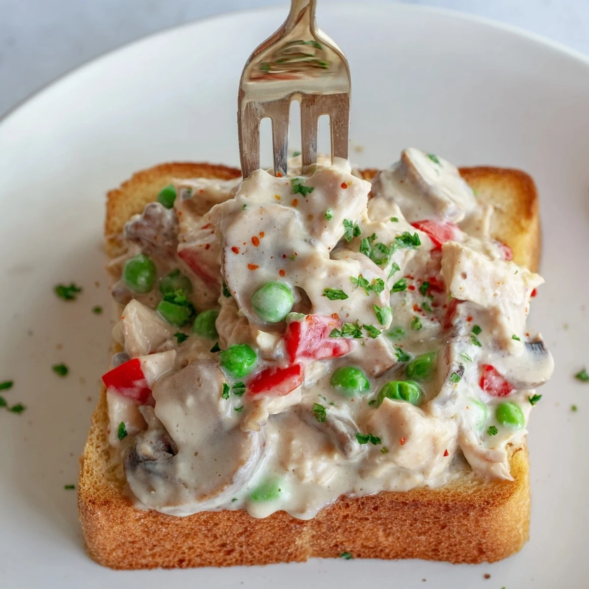 Delicious Chicken à la King showcasing tender chicken and vibrant peppers, perfect for dinner.